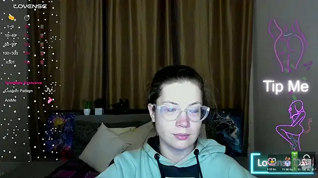 Snapshot of Alicia_redfollow chatting on 10/29/25, 06:31 Alicia redfollow online show from 10/29/25, 06:31