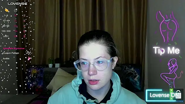 Snapshot of Alicia_redfollow chatting on 10/30/25, 06:30 Alicia redfollow online show from 10/30/25, 06:30