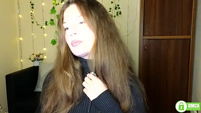 Snapshot of Alicia_redfollow chatting on 11/17/25, 12:33 Alicia redfollow online show from 11/17/25, 12:33