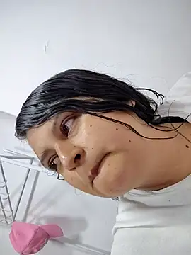 Miss balloonsmila online show from 10/19/25, 10:54