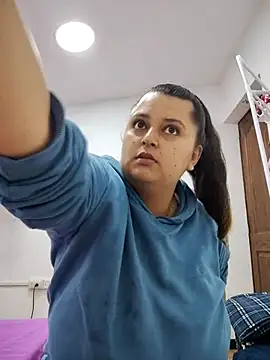 Miss balloonsmila online show from 11/15/25, 10:04