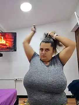 Miss balloonsmila online show from 11/18/25, 03:56