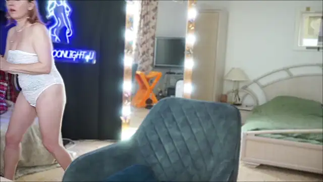 Snapshot of moonlight4u chatting on 03/10/25, 06:05 moonlight4u online show from 03/10/25, 06:05