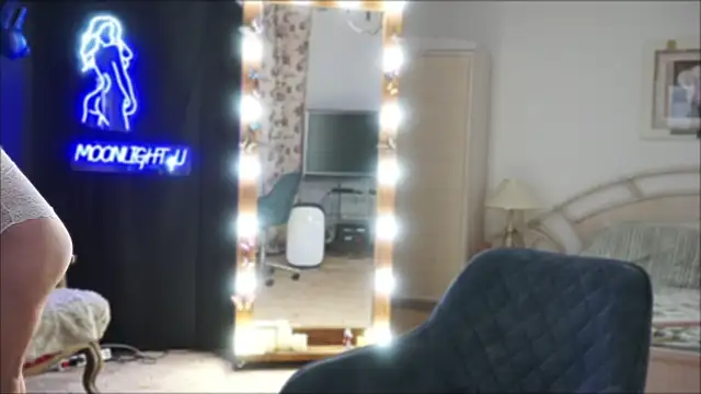Snapshot of moonlight4u chatting on 03/21/25, 04:39 moonlight4u online show from 03/21/25, 04:39