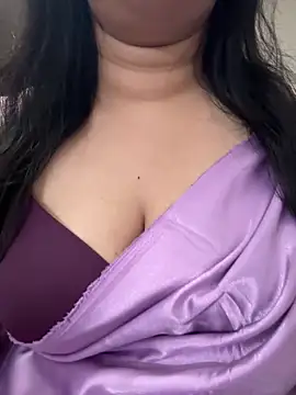 Snapshot of Akhi_Akshaya chatting on 12/19/24, 01:40 Akhi Akshaya online show from 12/19/24, 01:40