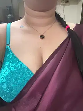 Snapshot of Akhi_Akshaya chatting on 12/20/24, 12:38 Akhi Akshaya online show from 12/20/24, 12:38