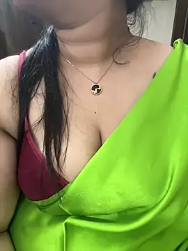 Snapshot of Akhi_Akshaya chatting on 12/22/24, 05:53 Akhi Akshaya online show from 12/22/24, 05:53