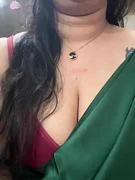 Snapshot of Akhi_Akshaya chatting on 12/23/24, 06:44 Akhi Akshaya online show from 12/23/24, 06:44