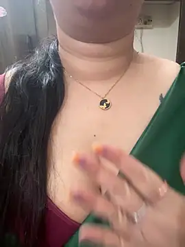 Snapshot of Akhi_Akshaya chatting on 12/23/24, 01:56 Akhi Akshaya online show from 12/23/24, 01:56