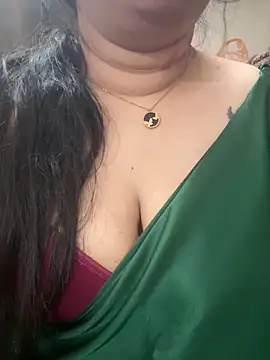 Snapshot of Akhi_Akshaya chatting on 12/23/24, 06:58 Akhi Akshaya online show from 12/23/24, 06:58