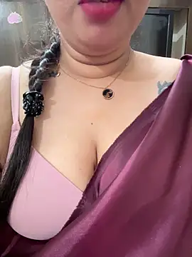 Snapshot of Akhi_Akshaya chatting on 12/25/24, 09:54 Akhi Akshaya online show from 12/25/24, 09:54