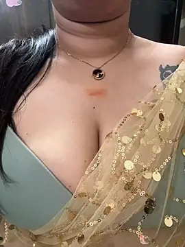 Snapshot of Akhi_Akshaya chatting on 12/27/24, 10:45 Akhi Akshaya online show from 12/27/24, 10:45