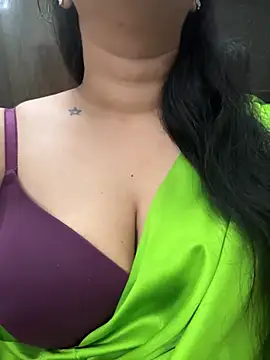 Snapshot of Akhi_Akshaya chatting on 01/12/25, 02:41 Akhi Akshaya online show from 01/12/25, 02:41