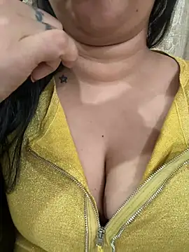 Snapshot of Akhi_Akshaya chatting on 01/23/25, 08:35 Akhi Akshaya online show from 01/23/25, 08:35