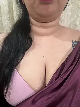 Snapshot of Akhi_Akshaya chatting on 01/24/25, 05:42 Akhi Akshaya online show from 01/24/25, 05:42