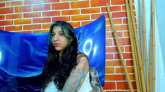 Snapshot of marlenna chatting on 12/23/24, 11:36 marlenna online show from 12/23/24, 11:36