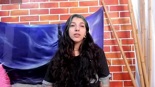 Snapshot of marlenna chatting on 01/15/25, 11:32 marlenna online show from 01/15/25, 11:32