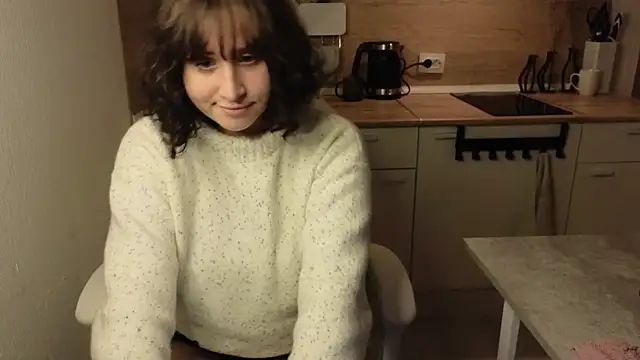 Snapshot of whatamarrie chatting on 12/18/24, 10:02 whatamarrie online show from 12/18/24, 10:02