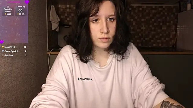 Snapshot of whatamarrie chatting on 01/28/25, 02:21 whatamarrie online show from 01/28/25, 02:21