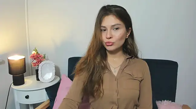 Snapshot of CamilaAmazing chatting on 02/24/25, 06:47 CamilaAmazing online show from 02/24/25, 06:47