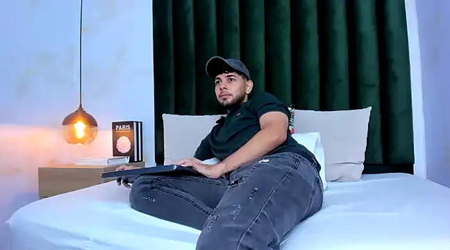 Samir bear online show from 03/01/25, 12:34