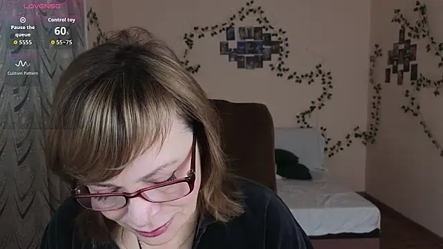 Snapshot of Miss_Moren chatting on 11/13/25, 04:33 Miss Moren online show from 11/13/25, 04:33