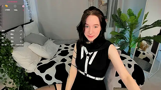 Snapshot of lilithlunna chatting on 09/14/25, 10:20 lilithlunna online show from 09/14/25, 10:20
