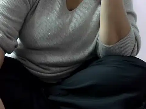 Snapshot of Housewife12 chatting on 12/27/24, 07:14 Housewife12 online show from 12/27/24, 07:14