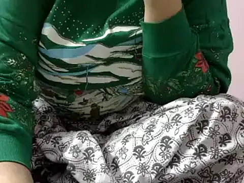 Snapshot of Housewife12 chatting on 12/29/24, 06:49 Housewife12 online show from 12/29/24, 06:49