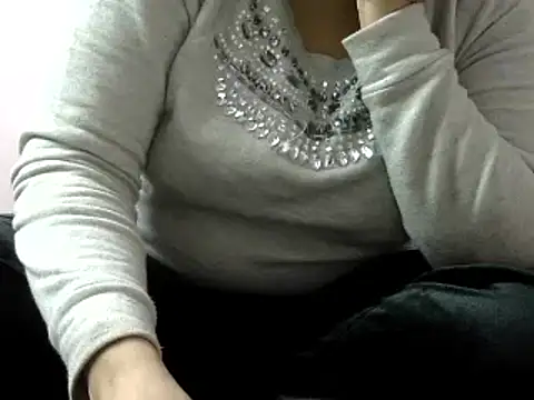 Snapshot of Housewife12 chatting on 01/04/25, 05:05 Housewife12 online show from 01/04/25, 05:05