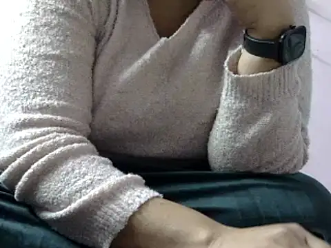 Snapshot of Housewife12 chatting on 01/06/25, 02:47 Housewife12 online show from 01/06/25, 02:47