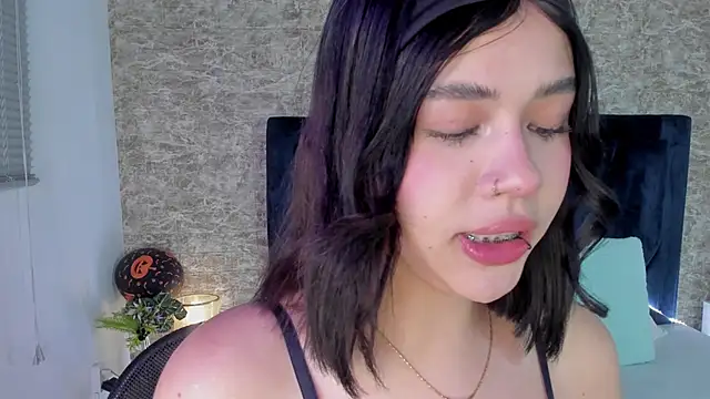 Lily Woodz online show from 11/08/25, 07:23