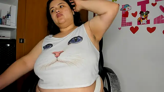 Snapshot of lizzie_c chatting on 02/19/25, 02:12 lizzie c online show from 02/19/25, 02:12
