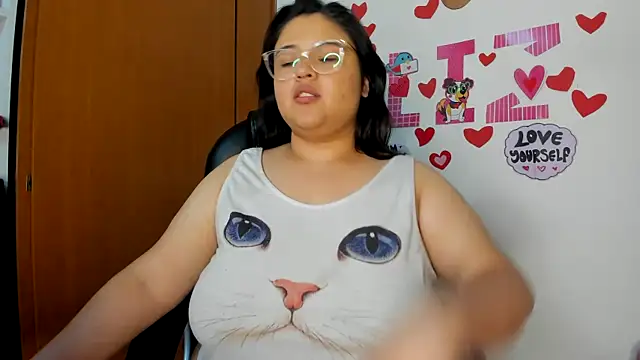 Snapshot of lizzie_c chatting on 03/16/25, 04:41 lizzie c online show from 03/16/25, 04:41