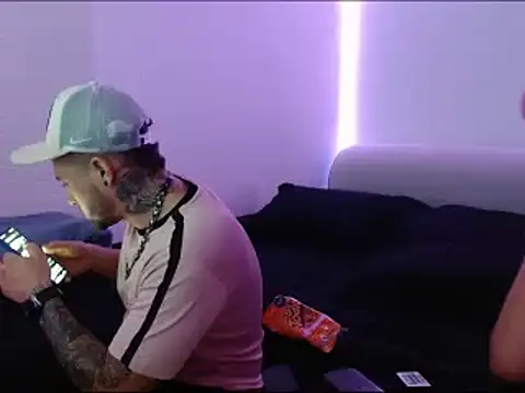 Snapshot of miia-liiam chatting on 01/03/25, 05:06 miia-liiam online show from 01/03/25, 05:06