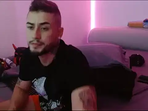 Snapshot of miia-liiam chatting on 01/11/25, 06:56 miia-liiam online show from 01/11/25, 06:56