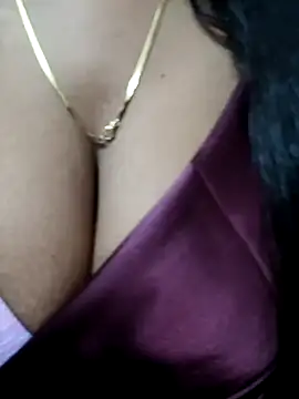 Snapshot of Mee_Neeharika chatting on 12/28/24, 04:20 Mee Neeharika online show from 12/28/24, 04:20