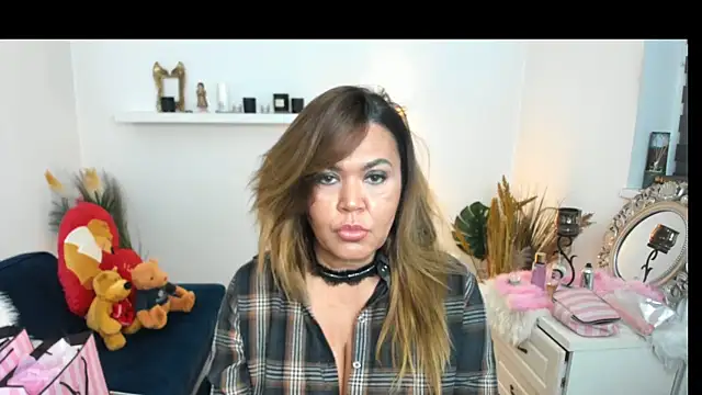 Snapshot of Aileen_Stone chatting on 02/15/25, 01:05 Aileen Stone online show from 02/15/25, 01:05