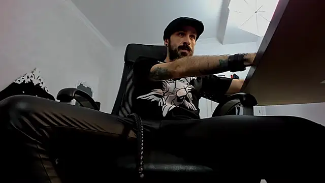 Snapshot of AxelColton chatting on 01/02/25, 12:57 AxelColton online show from 01/02/25, 12:57