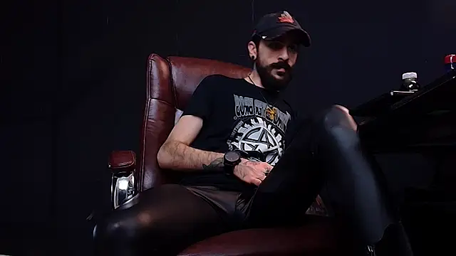 Snapshot of AxelColton chatting on 01/20/25, 06:31 AxelColton online show from 01/20/25, 06:31