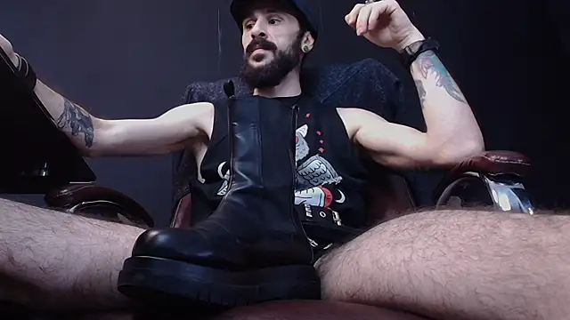 Snapshot of AxelColton chatting on 01/29/25, 12:35 AxelColton online show from 01/29/25, 12:35