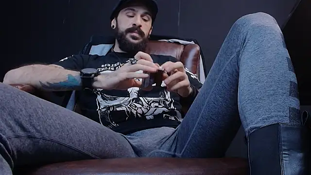 Snapshot of AxelColton chatting on 02/02/25, 05:53 AxelColton online show from 02/02/25, 05:53