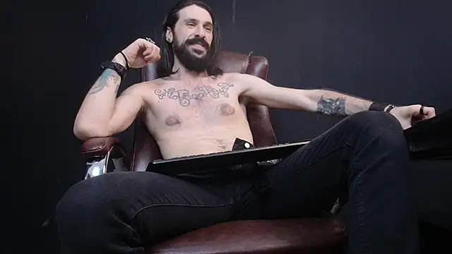 Snapshot of AxelColton chatting on 02/15/25, 01:16 AxelColton online show from 02/15/25, 01:16