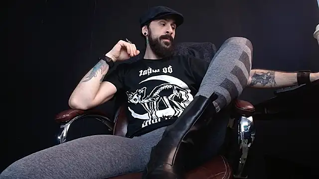 Snapshot of AxelColton chatting on 02/25/25, 06:03 AxelColton online show from 02/25/25, 06:03