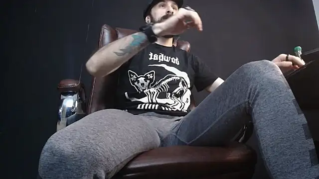 Snapshot of AxelColton chatting on 03/02/25, 05:23 AxelColton online show from 03/02/25, 05:23