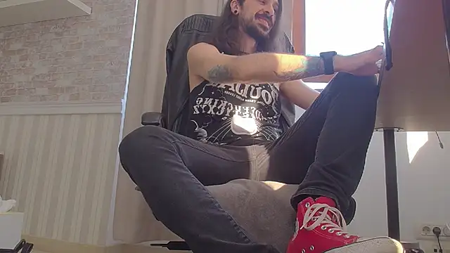 Snapshot of AxelColton chatting on 10/19/25, 10:27 AxelColton online show from 10/19/25, 10:27