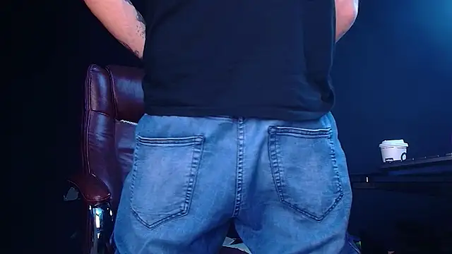 AxelColton online show from 11/26/25, 06:03