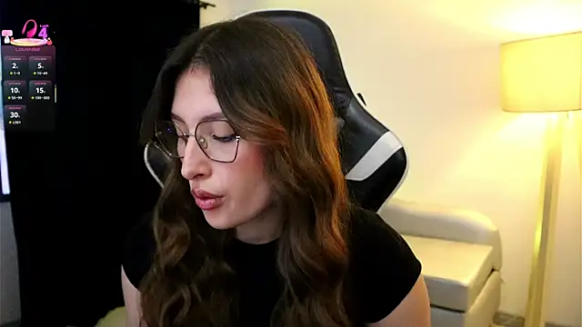 Daisha Riley online show from 10/10/25, 08:30