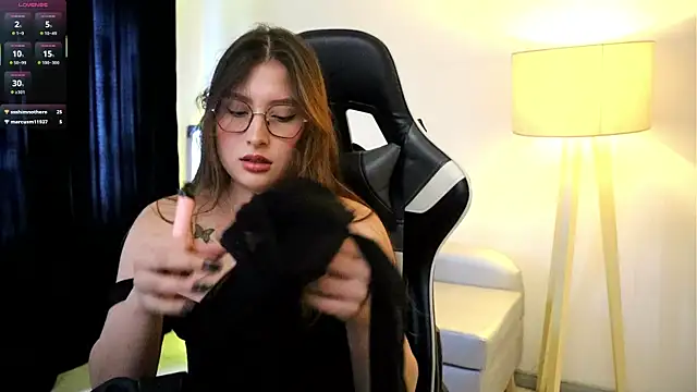 Daisha Riley online show from 10/13/25, 07:58