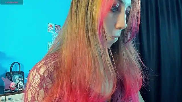 Snapshot of _Mindy_ chatting on 09/18/25, 02:57 Mindy online show from 09/18/25, 02:57